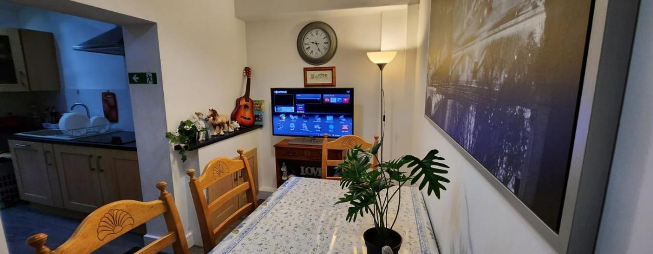 White House Ensuite Double Bedroom Warrington  Eksteriør billede