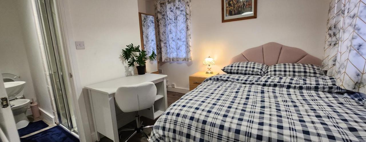 White House Ensuite Double Bedroom Warrington  Eksteriør billede