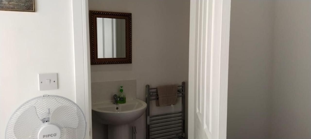 White House Ensuite Double Bedroom Warrington  Eksteriør billede
