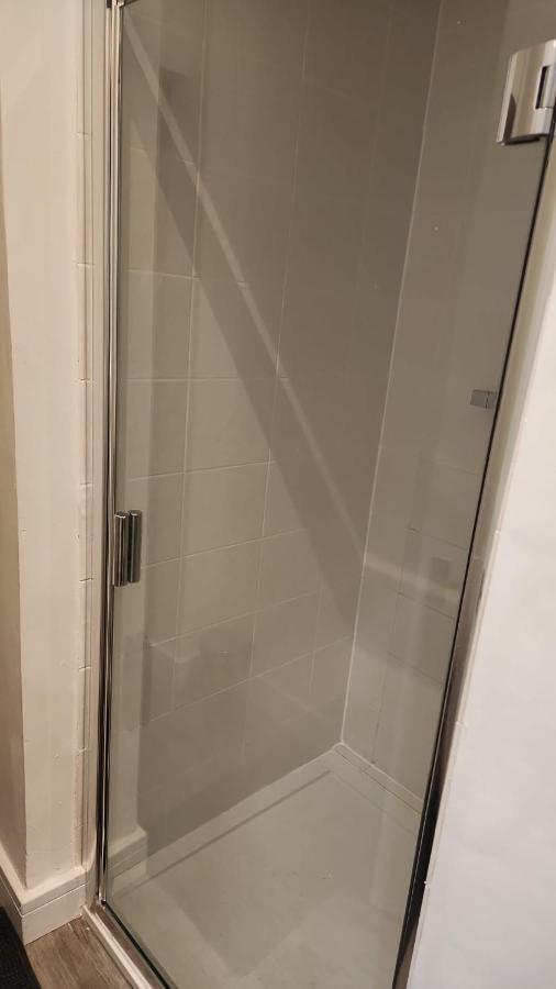 White House Ensuite Double Bedroom Warrington  Eksteriør billede
